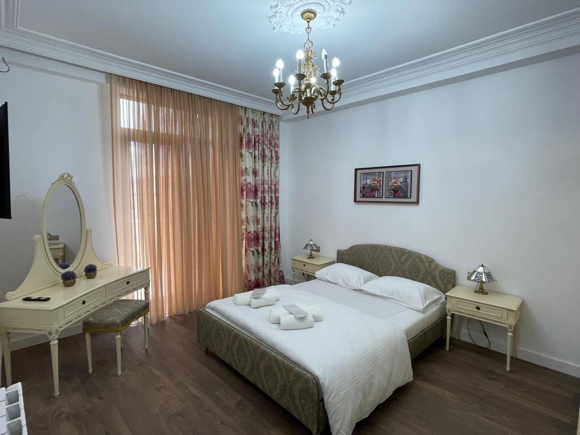 Picasso Apartment Kutaisi Esterno foto