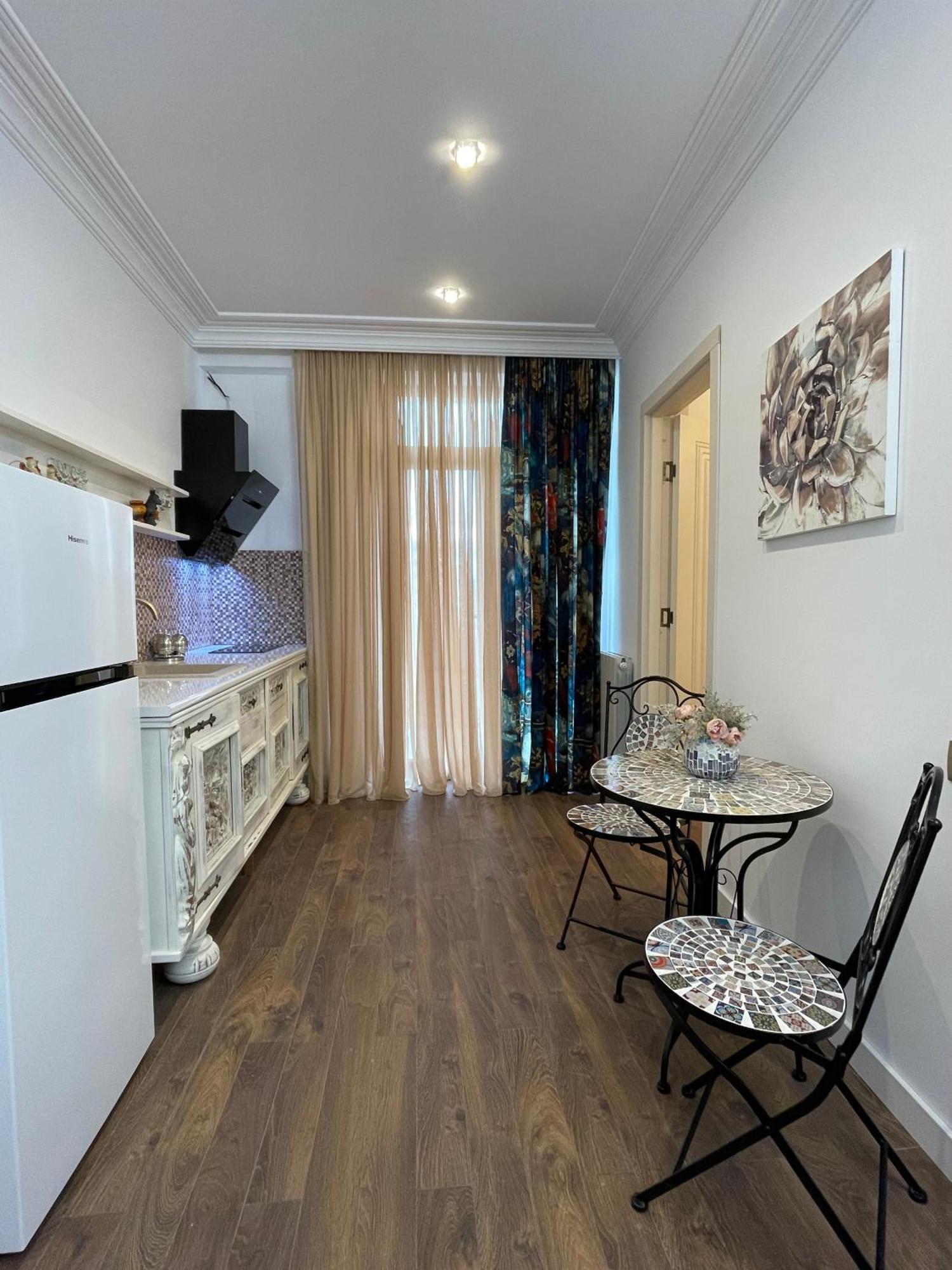 Picasso Apartment Kutaisi Esterno foto