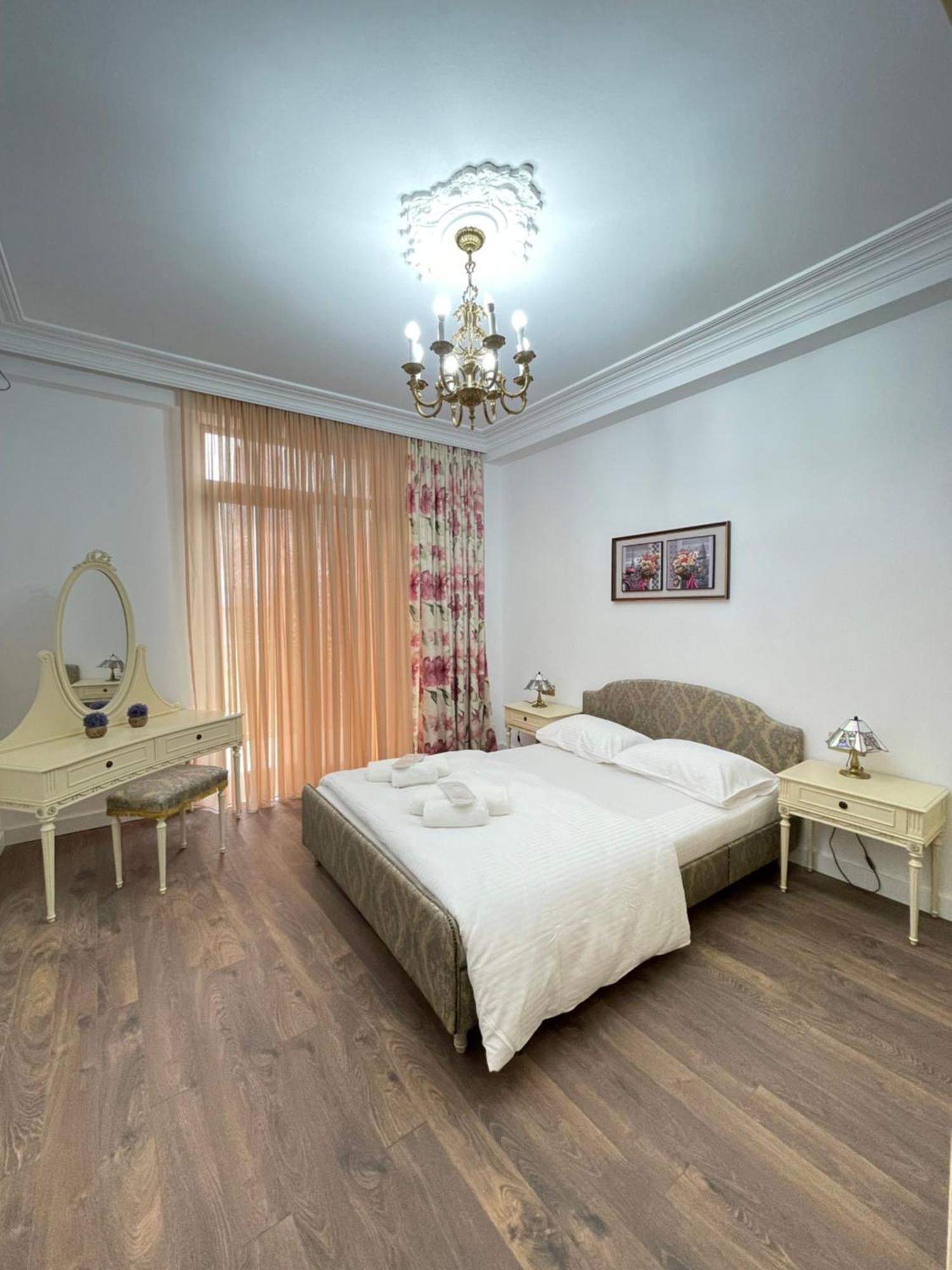 Picasso Apartment Kutaisi Esterno foto