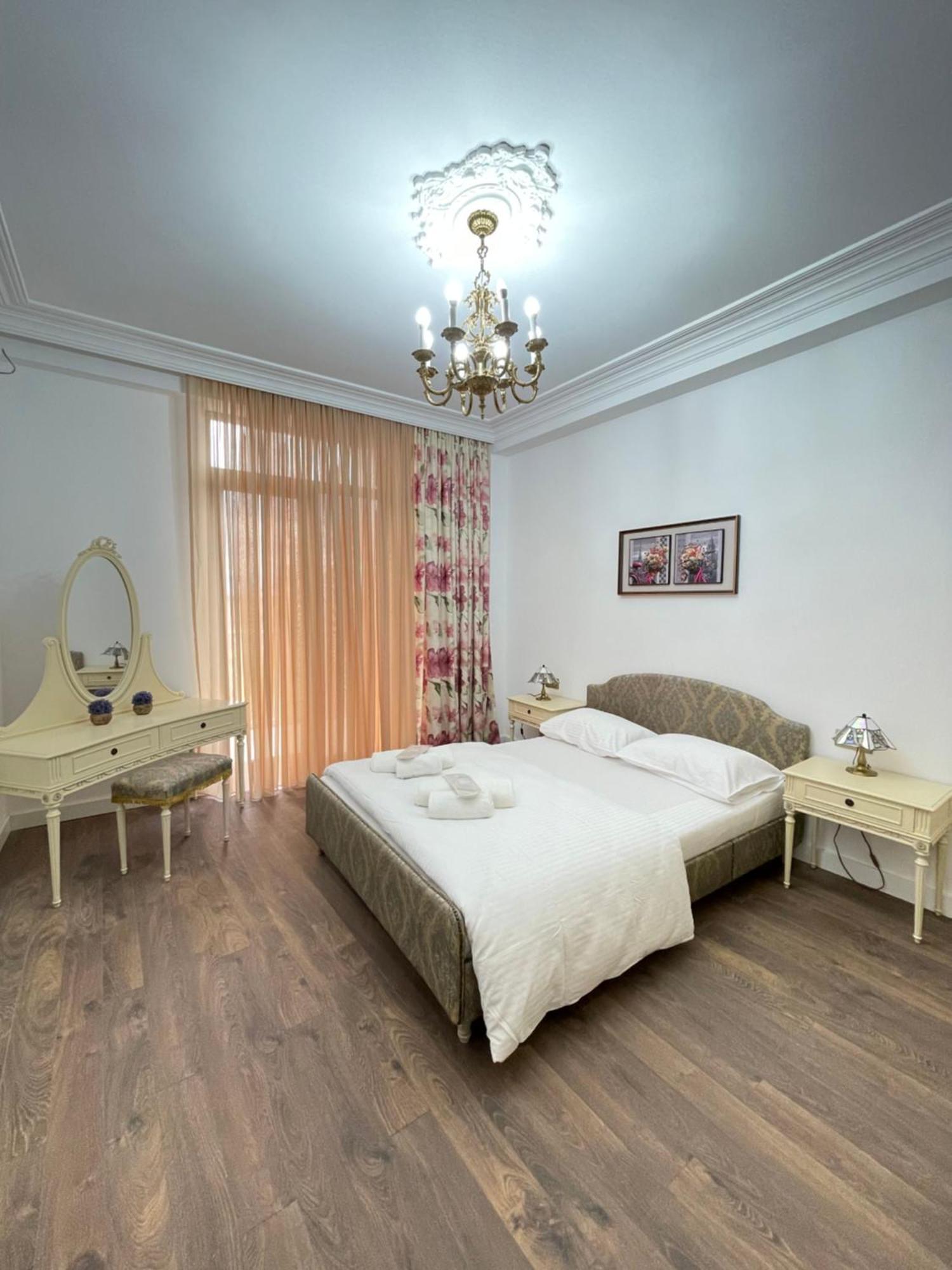 Picasso Apartment Kutaisi Esterno foto