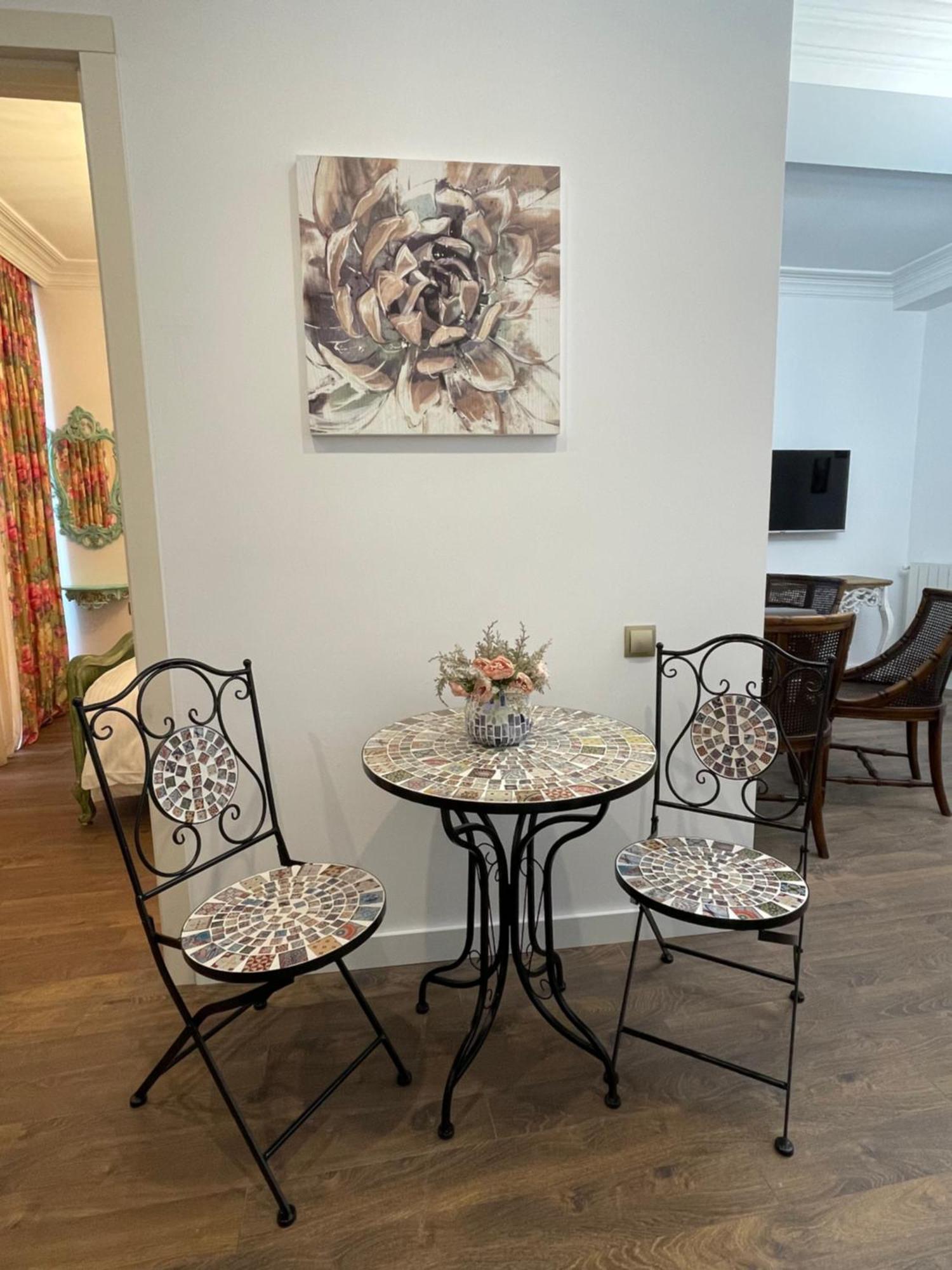 Picasso Apartment Kutaisi Esterno foto